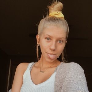 Meet your Posher, Abigail